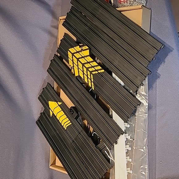 2006 Life Like Ford Mustang Challenge HO Scale Electric Slot Car Racing Set - Picture 6 of 13